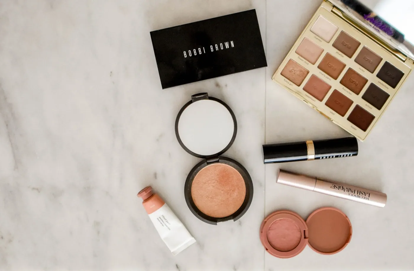 Produits de maquillage professionnels en institut