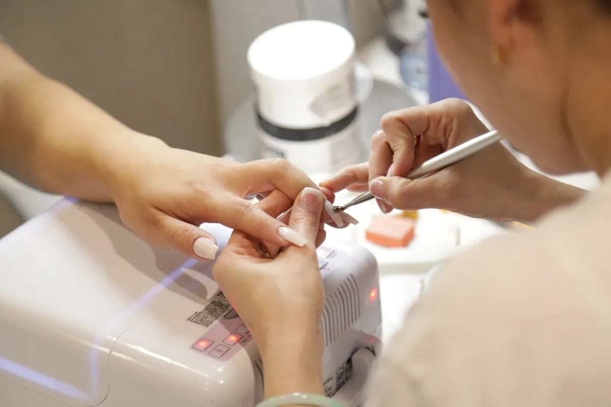 Soin manucure avec vernis élégant